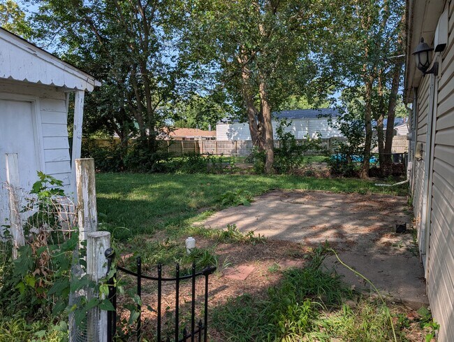 Building Photo - 1805 Southwood Dr