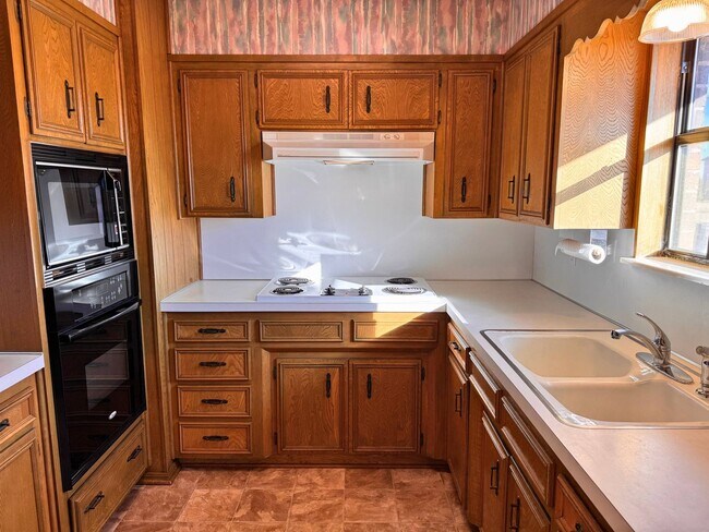 Building Photo - Unique 1 Bed 1 Bath In The Country!