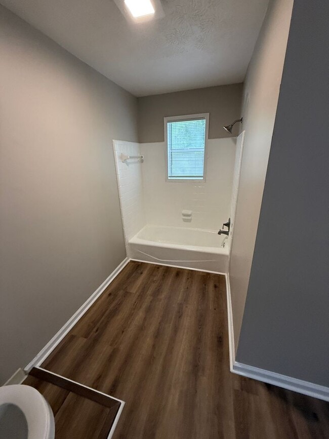 Building Photo - Classy Coral Way