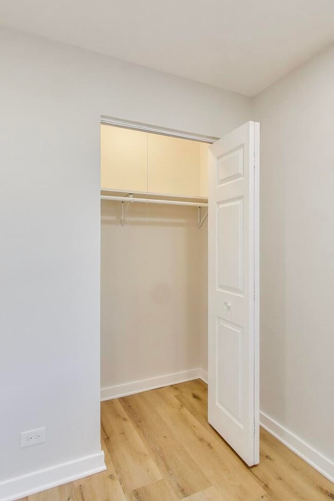 Building Photo - 1216 N 20th Ave