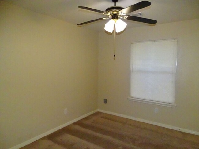 Building Photo - 5907 Deer Lake Dr