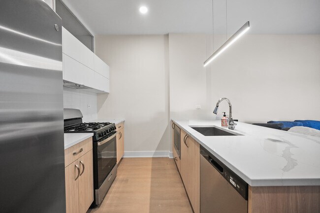 Building Photo - 3924 N Lincoln Ave