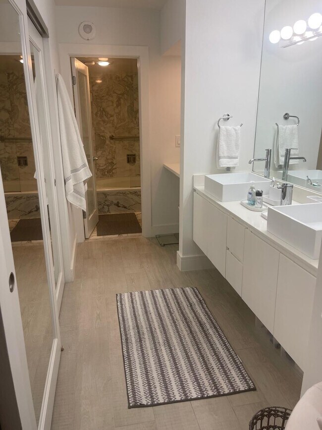 Building Photo - 5000 N Ocean Blvd