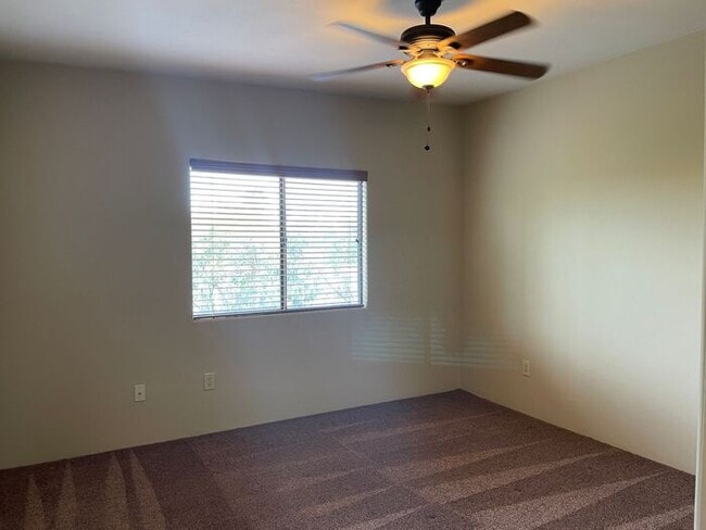 Building Photo - Popular 2BR/2.5BA 2 Story Townhome conveniently located close to PCC, U of A!