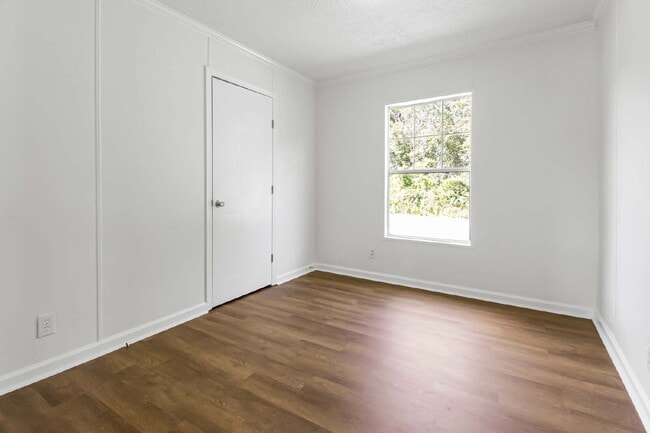 Building Photo - Mobile Home For Rent