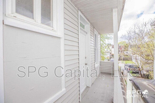 Building Photo - 653 W College Ave