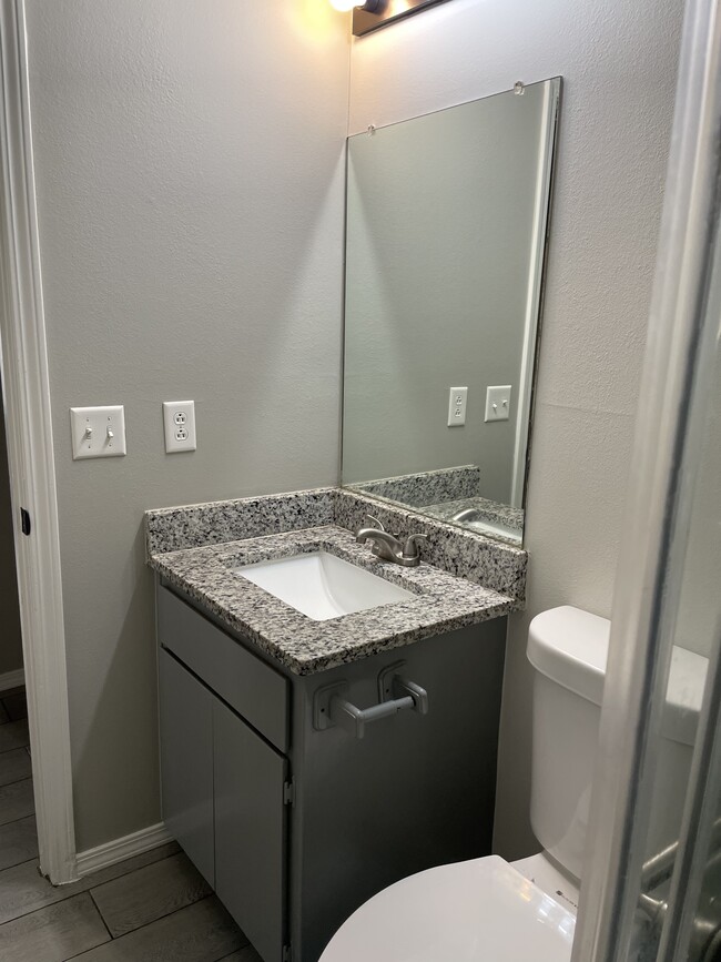 Building Photo - 207 W Parks St