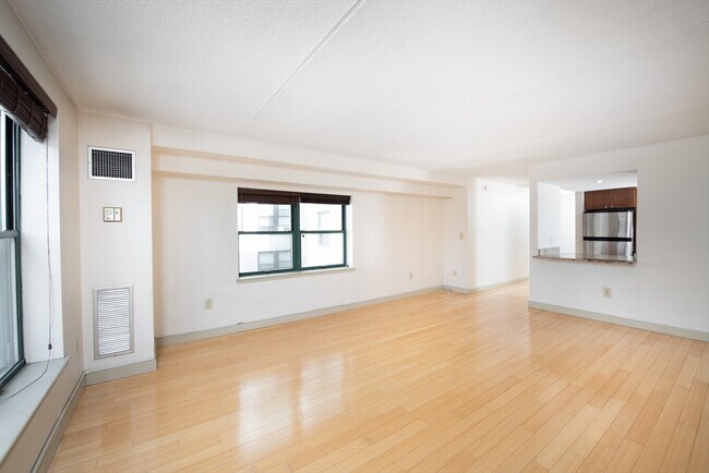 Building Photo - 108 Peterborough St