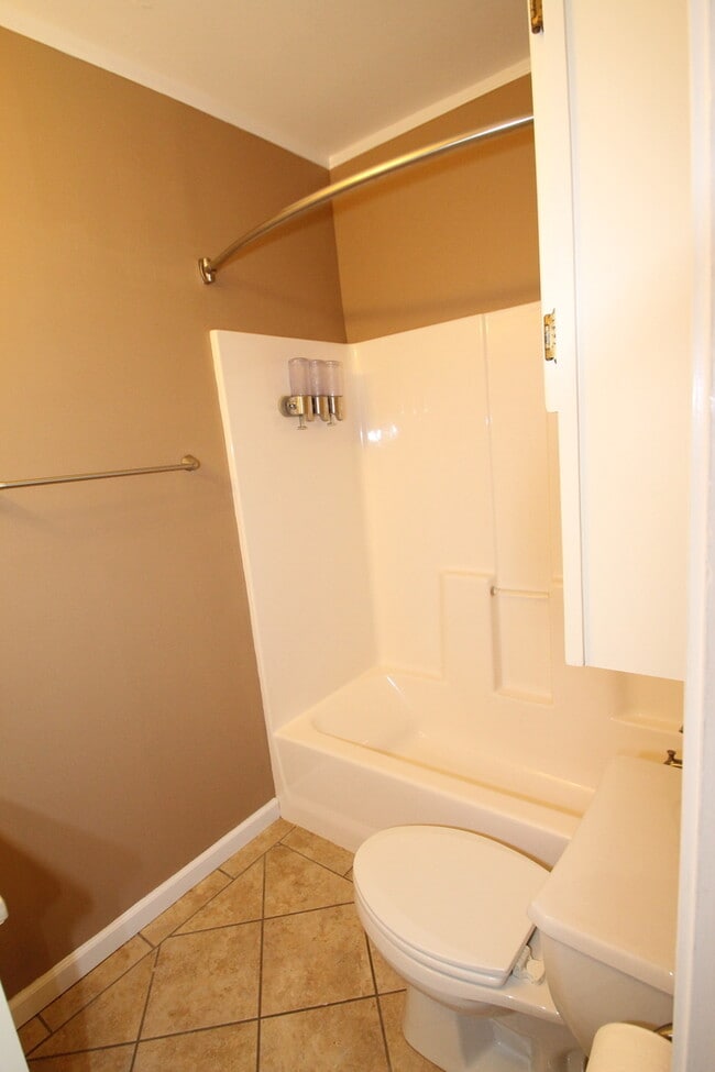 Building Photo - 24hr notice required before showings. Beau...