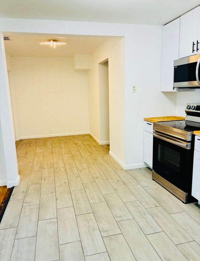 Building Photo - 1114 Belmeade Dr