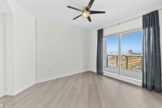 Building Photo - 449 S 12th St