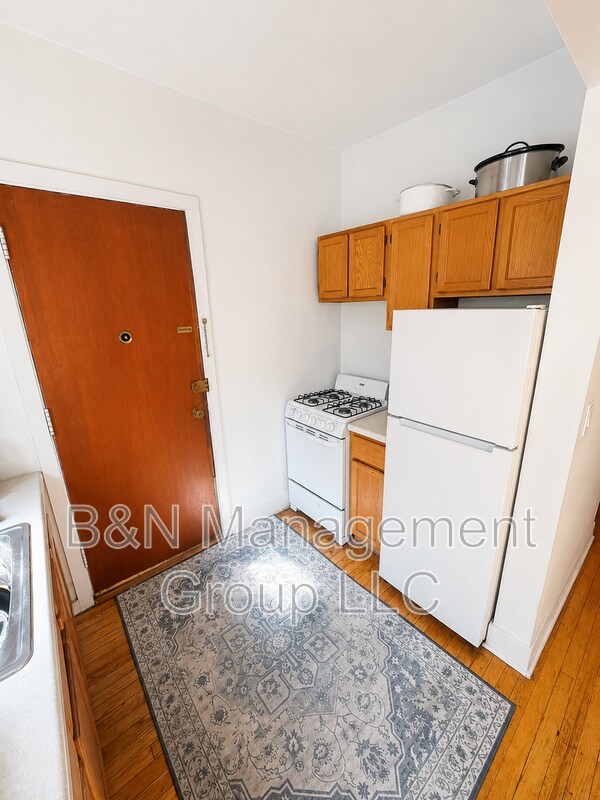 Building Photo - 1065 W Dakin St