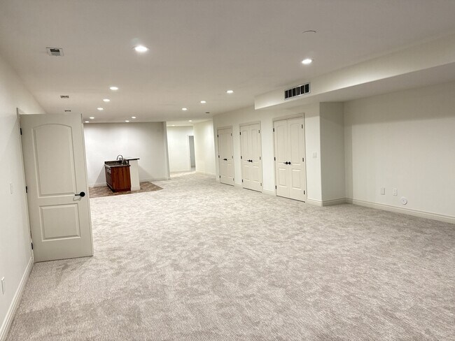 Building Photo - 14328 S Log Home Ln