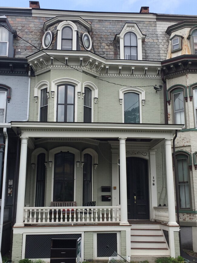Building Photo - 178 Regent St
