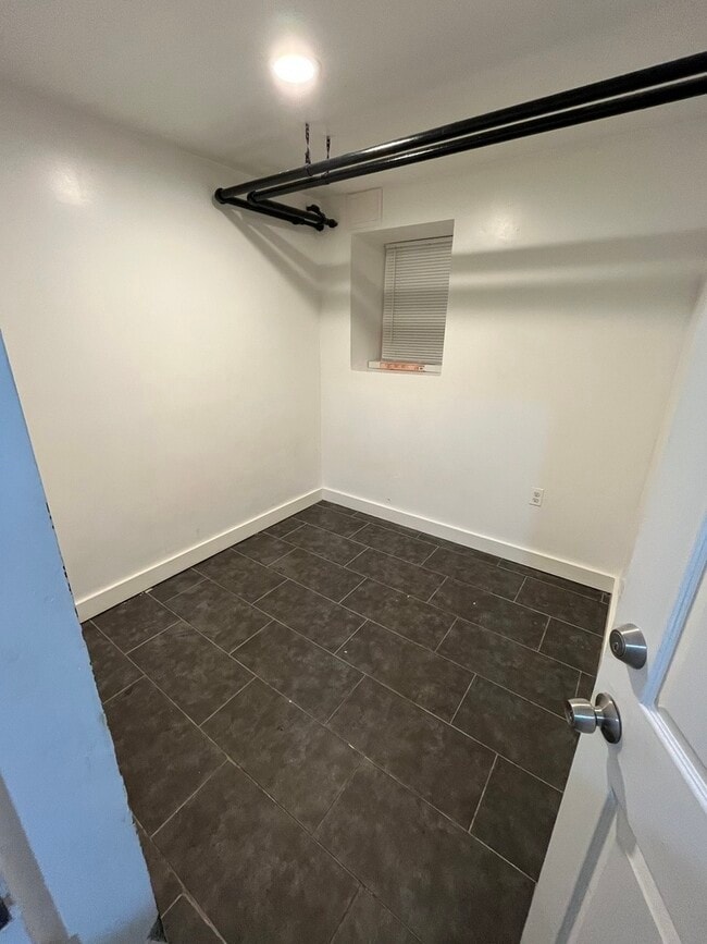 Building Photo - 1922 S Springfield Ave