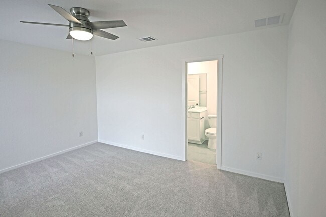 Building Photo - 2423 Shady Grv