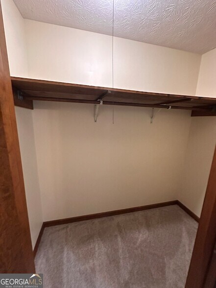 Building Photo - 145 Redwood Cir