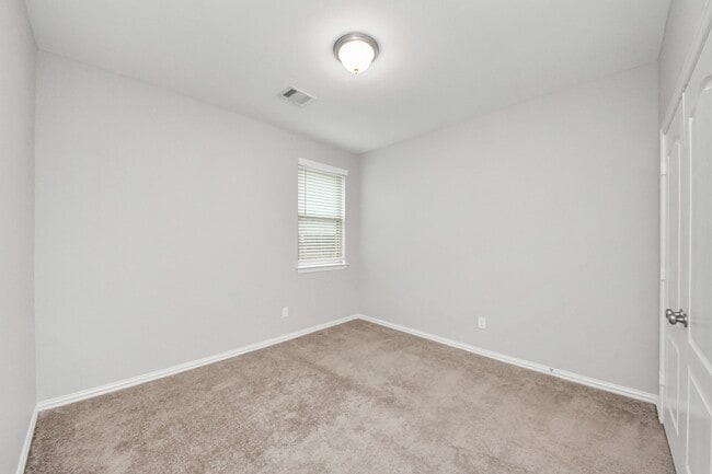 Building Photo - 31215 Whitfield Ct