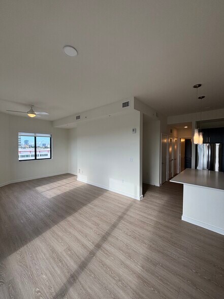 Building Photo - 19550 NE 26th Ave