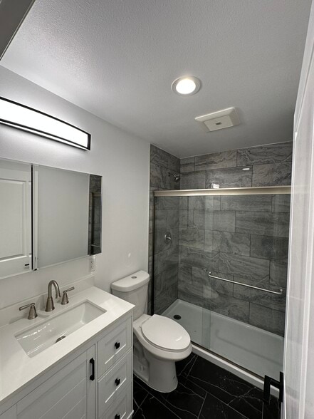 Building Photo - 202 S Rose Ave