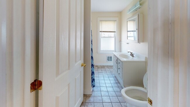 Building Photo - 47 Fairbanks St