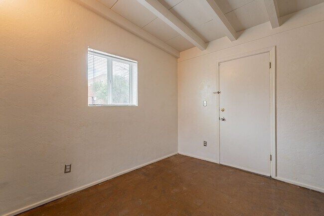 Building Photo - 428 N Norris Ave
