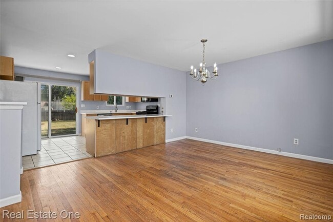Building Photo - 348 Decca Dr