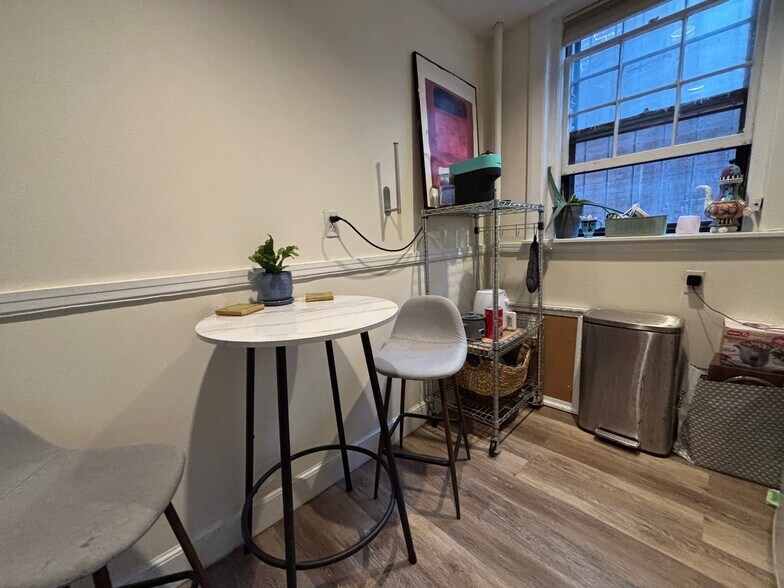 Building Photo - 28 Myrtle St