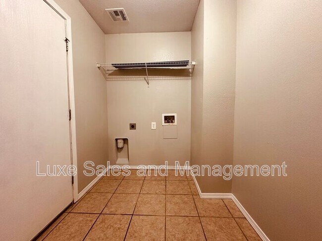 Building Photo - 3615 Janus