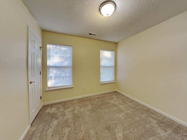 Building Photo - Sign today for FREE RENT! 4BR/2.5BA home i...