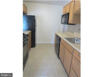 Building Photo - 1600 Waters Edge Dr