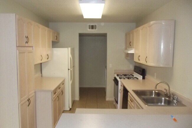 Building Photo - Northwest