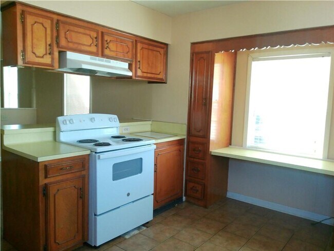 Building Photo - 1438 Ormond Dr