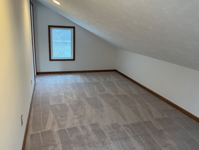 Building Photo - Welcome home!  Sought after Lake of the Woods!