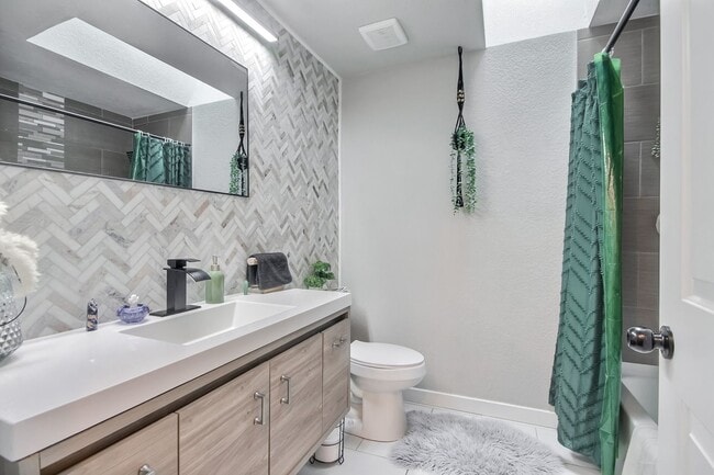Building Photo - Stunning Home in Lake Stevens