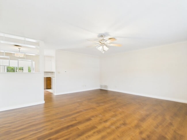 Building Photo - Established Nieghborhood