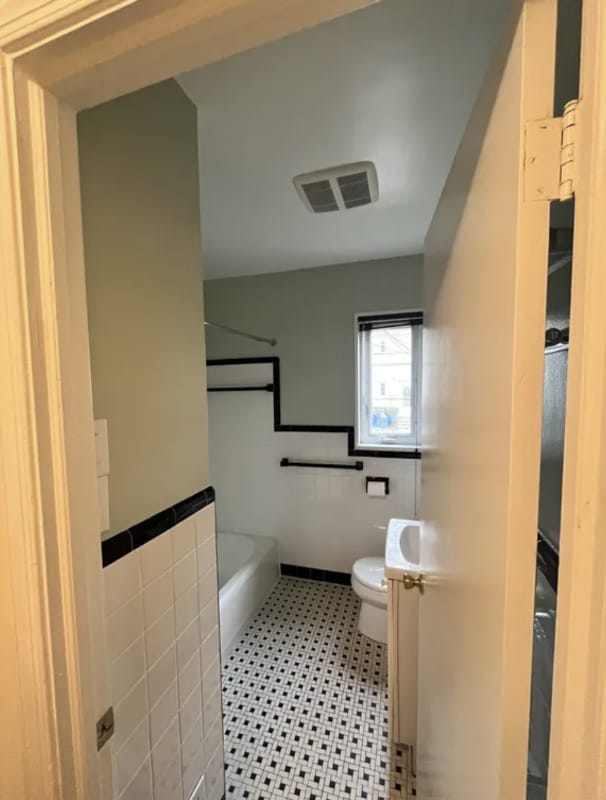 Building Photo - 2547 Holman Ave