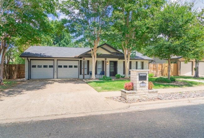 Building Photo - 7002 Whispering Oaks Dr