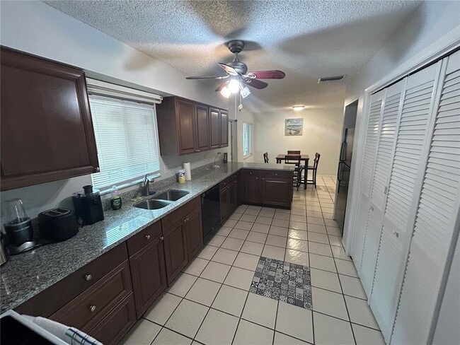 Building Photo - 2101 Utica Dr