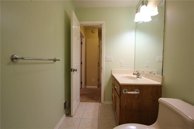 Building Photo - 818 Springlake Rd