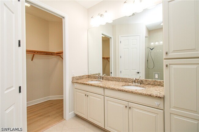 Building Photo - 9122 Isla Bella Cir