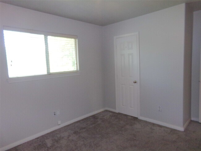 Building Photo - 16810 Deck Ct