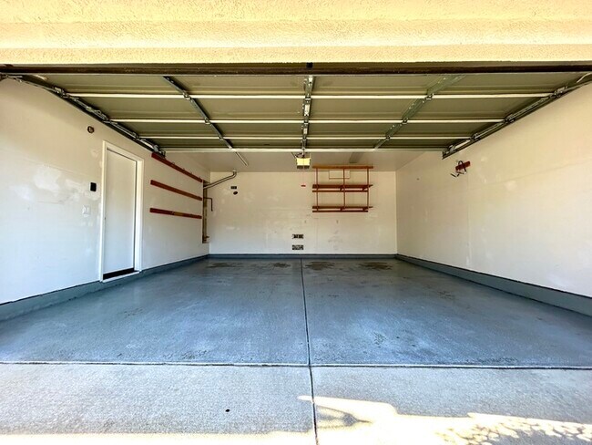 Building Photo - Beautiful 3 Bedroom Located in Roseville Strada Community!