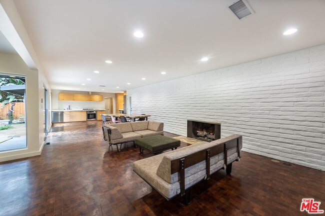 Building Photo - 12931 Valleyheart Dr