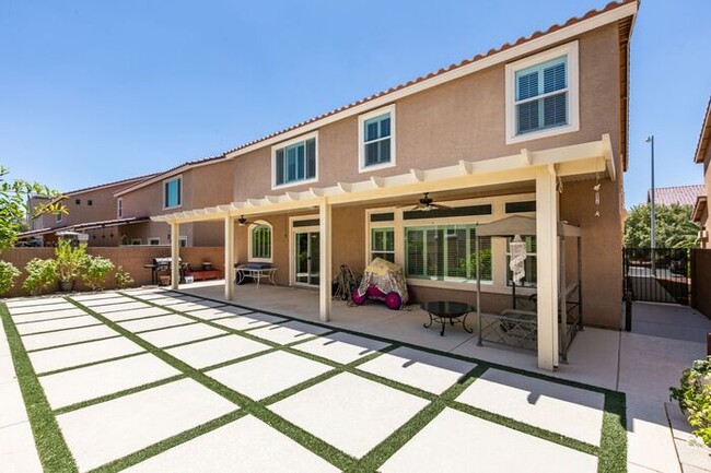 Building Photo - Bright & Spacious 5-Bedroom Home with 3-Car Garage in 89141