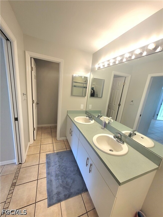 Building Photo - 4102 SW 14th Ave