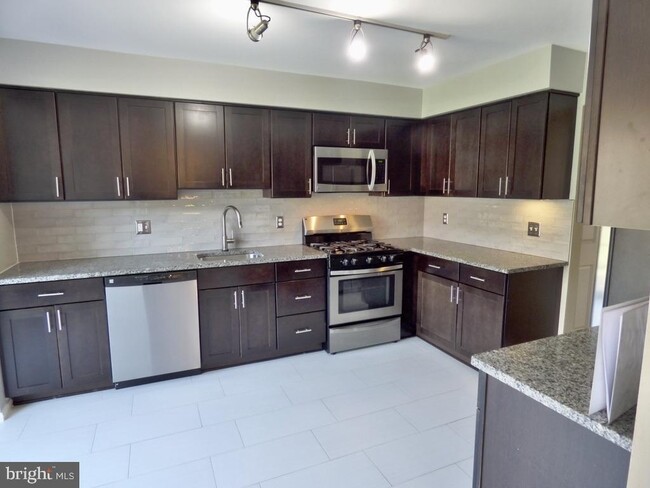 Building Photo - 10127 Ebenshire Ct