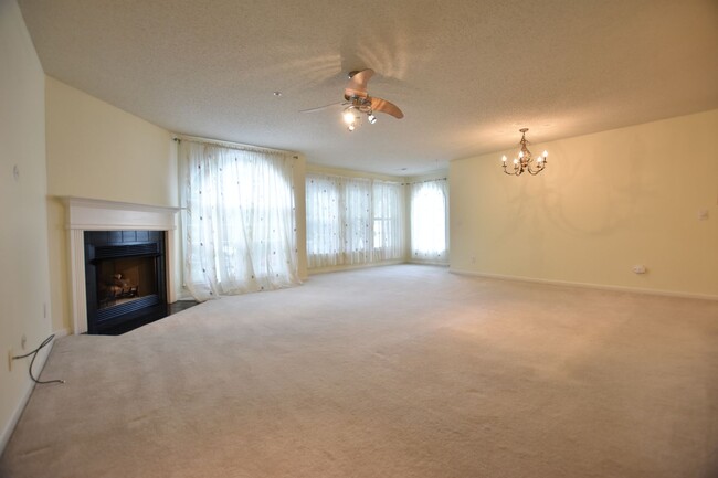 Building Photo - Maintenance Free Condominium in Mill Pond!