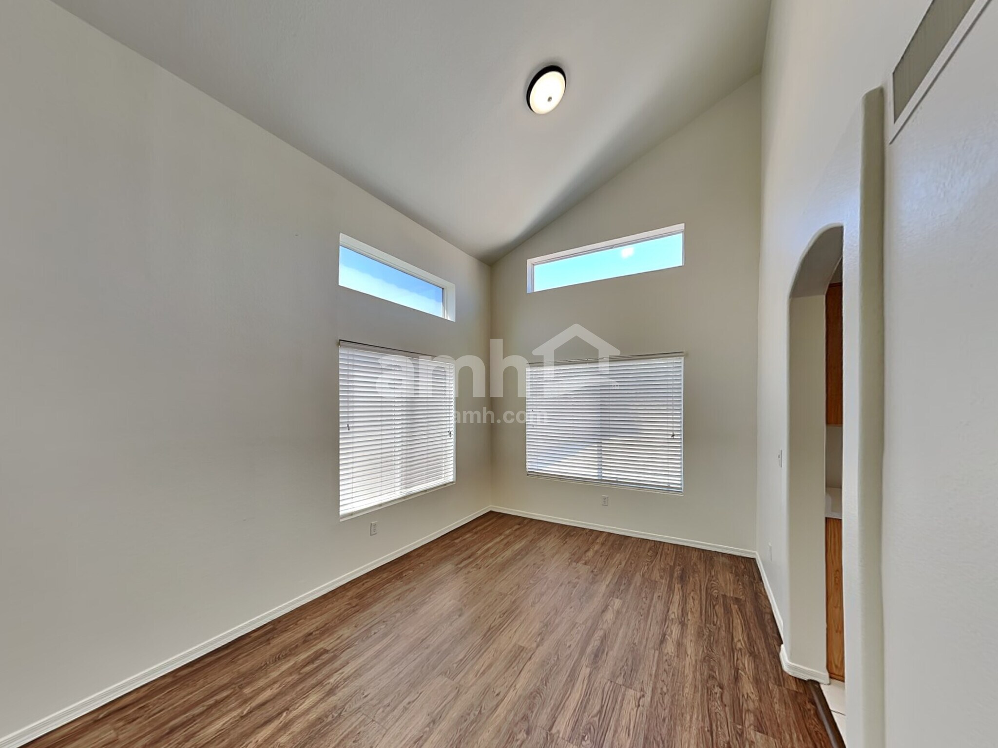 Building Photo - 4824 E Hilton Ave