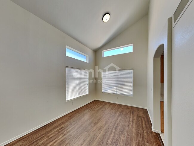 Building Photo - 4824 E Hilton Ave